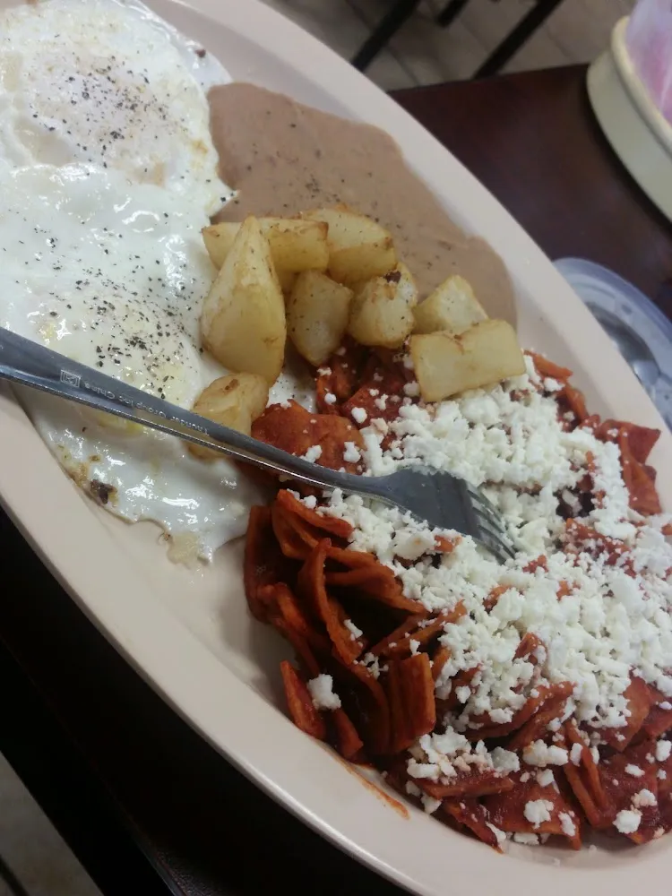 Chilaquiles Rojos Con Huevos